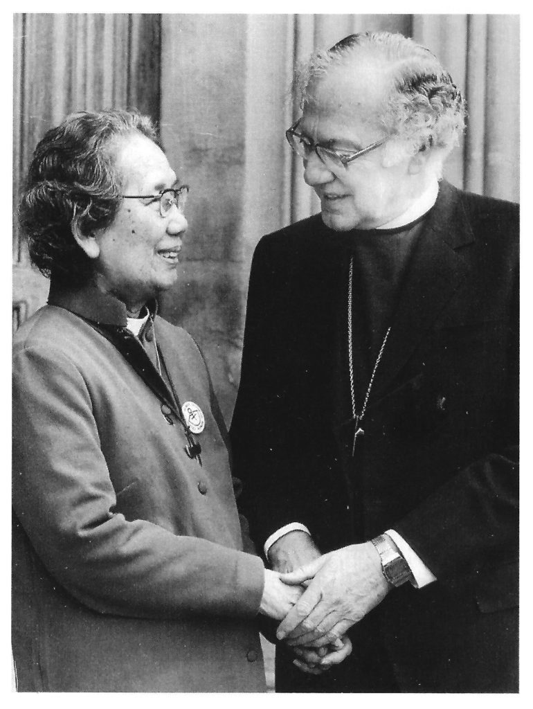 Arcebispo Robert Runcie e Florence Li Tim-Oi